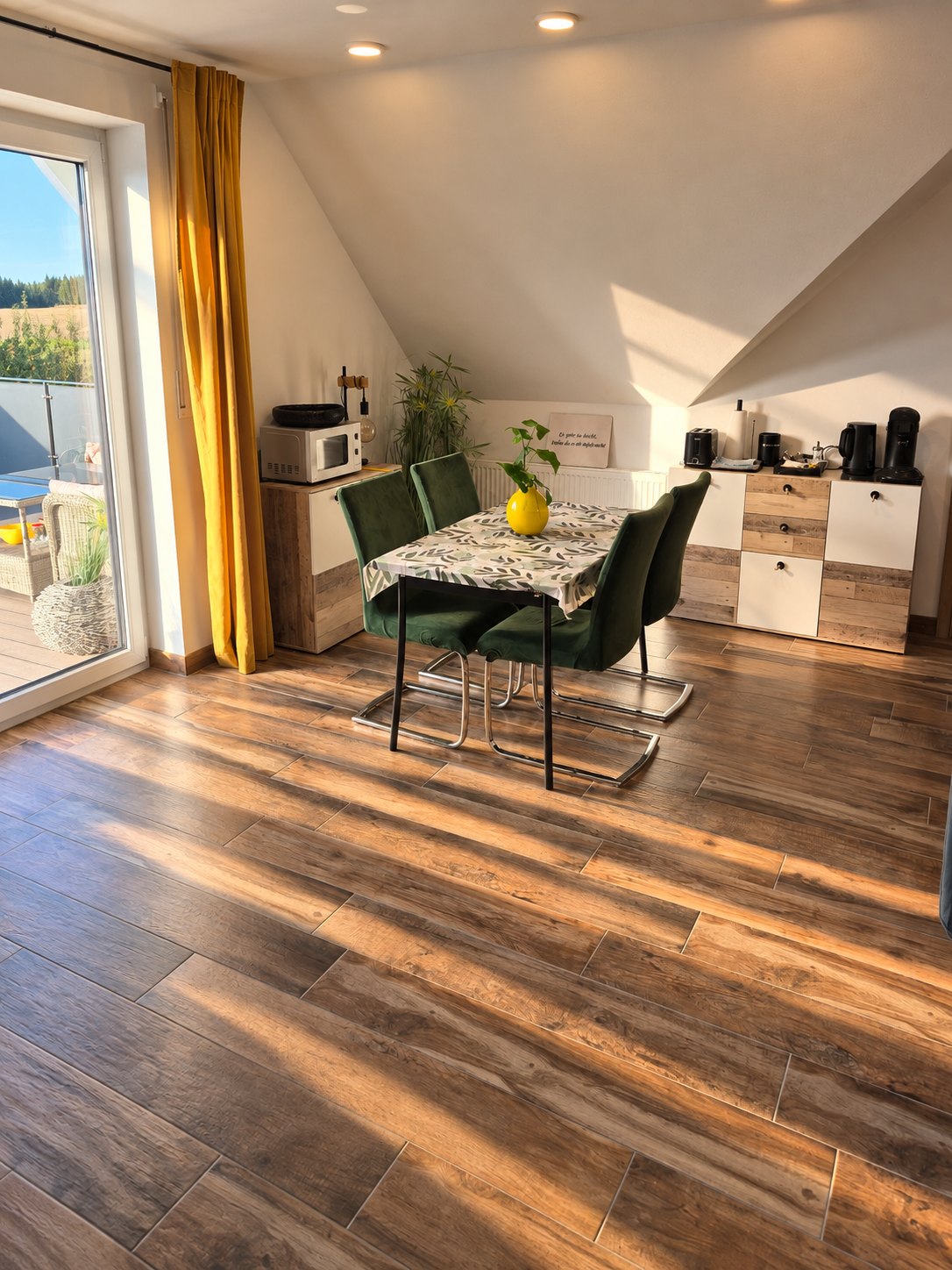 Wohn- & Essbereich – Ferienwohnung mit Weitblick in Lengenfeld